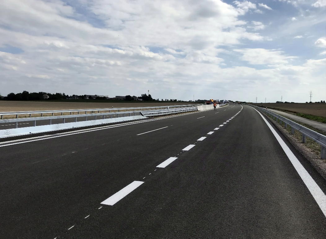 The development of logistics parks ties to transport hubs