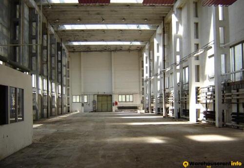 Warehouses to let in Hall USM