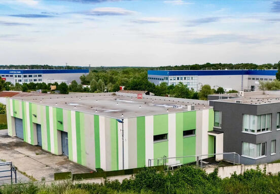 Priemyselná hala s kanceláriami a skladovými priestormi na predaj alebo prenájom – Svätý Jur